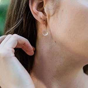 ローズクォーツクリスタルティアドロップダングルイヤリング、14Kゴールドフィルド - 1月の誕生石 Luna Tide Rose quartz crystal teardrop dangle earrings in 14k gold fill - January birthstone ローズクォーツクリスタルティアドロップダングルイヤリング、14Kゴールドフィルド - 1月の誕生石 Luna Tide Rose quartz crystal teardrop dangle earrings in 14k gold fill - January birthstone
