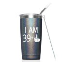 39 1つの中指マグタンブラー-男性と女性の親友のための40歳の誕生日プレゼント MASGALACC 39 One Middle Finger Mug Tumbler - 40th Birthday Gifts For Men Women Best Friend 20 Oz Insulated Stainless Steel Tumbler Cup with Lid - Fun