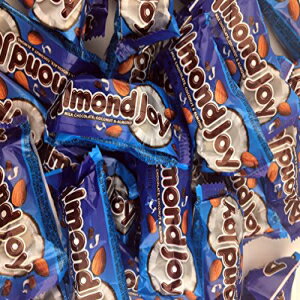 アーモンドジョイバー ミルクチョコレートココナッツ入りスナックサイズのおやつ（2.5ポンドパック） Almond Joy Bars, Milk Chocolate Coconut Filled Snack Size Treats (Pack of 2.5 Pounds)