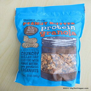 トレーダージョーズピーナッツバタープロテイングラノーラ12オンス（1パック） Trader Joe's Peanut Butter Protein Granola 12 Oz (pack of 1)