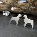 ブリタニースパニエルポインター犬の小さなスタッドピアスは、スターリングシルバーを磨きました。アメリカで手作り。 Poseidon's Booty Brittany Spaniel Pointer dog tiny stud earrings polished sterling silver. Handmade in the USA.