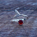 スターリングシルバーのリサイクルヴィンテージ1940年代の赤いビール瓶マーメイドリング Bottled Up Designs Recycled Vintage 1940 039 s Red Beer Bottle Mermaid Ring in Sterling Silver