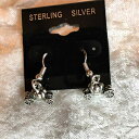 スターリングシルバーフック付きシルバートーン3Dパンプキンコーチダングルピアス Mama Otter's Tidbits Silvertone 3D Pumpkin Coach Dangle Earrings with Sterling Silver Hooks