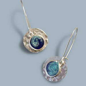 Bettinaˤη̥Сȡ󥹥⡼2ȡ֥롼饦ɥǥɥåץԥӡ Handmade Lightweight Silvertone Small 2 Tone Blue Round Disc Drop Earrings Beads by Bettina