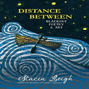 洋書 Paperback, Distance Between: Blackout Poetry and Art