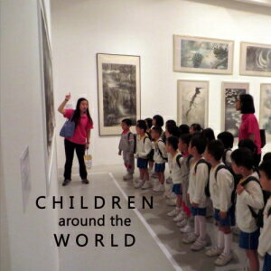 洋書 Paperback, Children around the World: An eclectic collection of photos from children from all over the globe and benefitting UNICEF with 10% of the proceeds