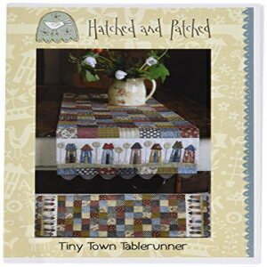 ハッチングとパッチ HAPP090 タイニータウン テーブルランナー パターン Hatched and Patched HAPP090 Tiny Town Tablerunner Pattern 1