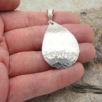 ペンダントチェーンなしの大型ハンマースターリングシルバーティアドロップ Cloud Cap Jewelry Large Hammered Sterling Silver Teardrop for Pendant No Chain