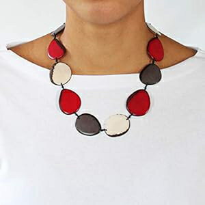 ウエハース タグア ネックレス、レッド、アイボリー、グレー FLORAMA Natural Jewelry Wafers Tagua Necklace in Red, Ivory and Gray ウエハース タグア ネックレス、レッド、アイボリー、グレー FLORAMA Natural Jewelry Wafers Tagua Necklace in Red, Ivory and Gray