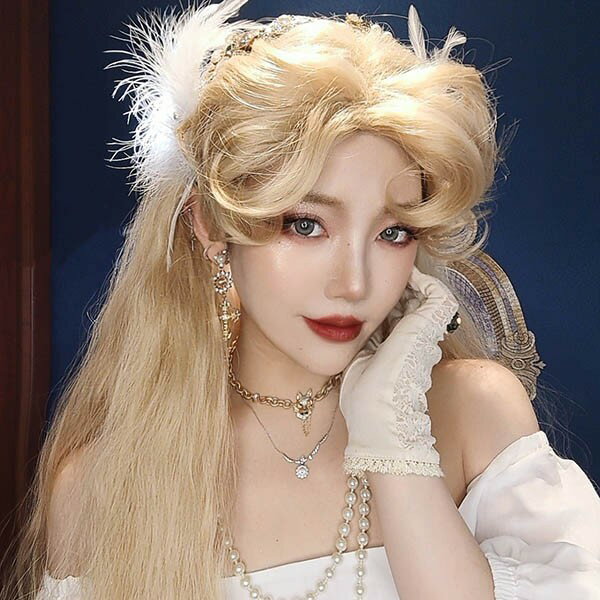 樂天商城 - 中世の貴族風 金髪 巻き毛 フルウィッグ かつら 女性 長髪 超ロング ロング丈 ロングウィッグ ロングヘア ロリータ lolita 前髪あり 自然 可愛い キュート ウイッグ wig コスプレ 耐熱ウィッグ 小顔効果抜群 コスチューム 仮装 文化祭 学園祭 演劇 舞台 イベント 変装 女装