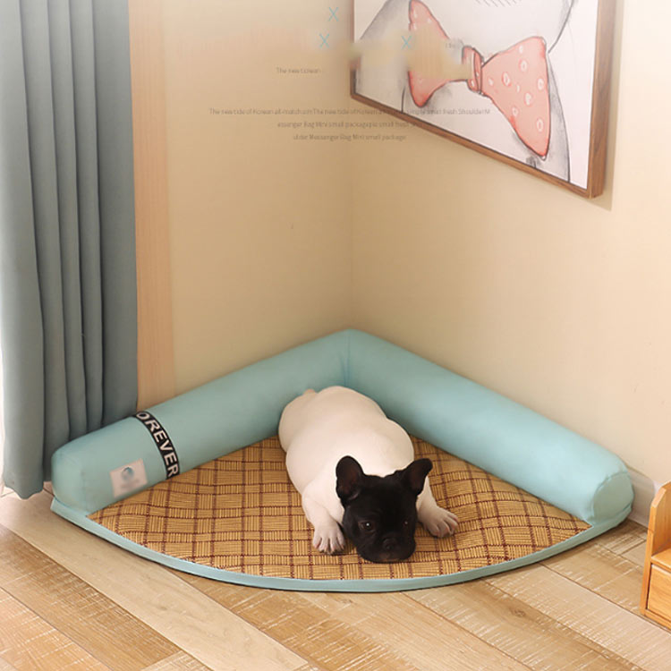 ペットベッド コーナーペットベッド 夏用ペットマット クールマット 冷感 涼感 猫犬用 クッション 介護マット ケアマット 三角型 ペット用品 犬 猫 いぬ ねこ 涼しい 熱中症 藤むしろ 暑さ対策 かわいい 洗える 滑り止め 室内用