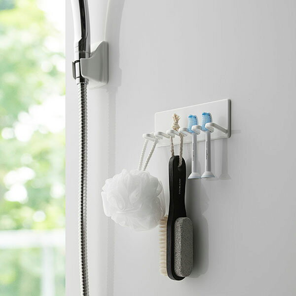 【GWもあす楽】マグネットバスルーム歯ブラシホルダー 5連 tower タワー 山崎実業 タワーシリーズ 磁石 歯ブラシ スタンド 小物 収納 洗面所 お風呂 浴室 シンプル 母の日 あす楽
