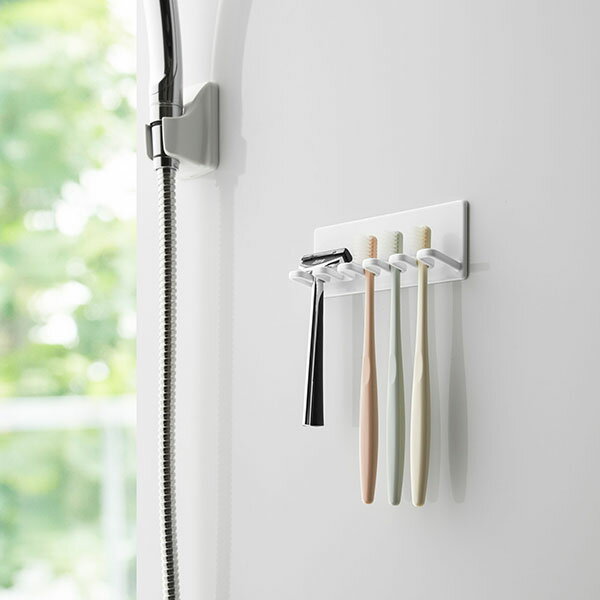 【GWもあす楽】マグネットバスルーム歯ブラシホルダー 5連 tower タワー 山崎実業 タワーシリーズ 磁石 歯ブラシ スタンド 小物 収納 洗面所 お風呂 浴室 シンプル 母の日 あす楽