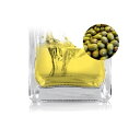 올리브 퓨어 오일 100mlPure Olive oil 제품명 올리브 퓨어 오일 (Pure Olive oil) INCI NAME Olea Europaea (Olive) Fruit oil 원산지/제조사 영국 원료함량 100% pure carrier oil 성상/성질 - 효능 노후화된 피부에 효과가 탁월 추출부위 fruit (열매) / 압착 pH - 추천 첨가량 크림/로션 : 3 ~ 7%림밤/풋밤 : 1 ~ 100% cp 비누 : 5% ~ 100%mp비누 : 1%비누 화값 : NaOh 0.1340 , KOH 0.1876바디 오일 : 1 ~ 100% 특징 피부에 윤기를 더해주고 잔주름을 완화 시켜줍니다. 보관방법 - 주의사항 추천 첨가량은 절대적인 것이 아니며 레시피나 간단 효능에 따라 변경될 수 있습니다.민감한 피부에는 패치테스트 후 사용하세요스킨 등에 첨가시 잘 풀리지 않을 수 있으니 소량만 첨가해주세요.로션이나 크림 제작시 온도가 높게 올라가지 않게 주의바랍니다. 설명된 효능은 개개인의 간단 효능에 따라 차이가 있을 수 있습니다. 정량보다 다량 사용할 경우 피부에 자극을 주거나 트러블을 유발할 수 있습니다 PRODUCT INFORMATION 제품 사용용도 -올리브 오일은 감람나무라고도 불리는 올리브 나무에서 자라는 열매를 압착하여 추출한 제품입니다. 올리브 기름기가 많은 열매로 다 익기 전에는 연두색을 띠며, 익으면 녹색이나 검은색으로 변합니다. 신선한 열매만을 선별하여 세척한 후, 열을 전혀 가하지 않는 상태로 압축하여 짜낸 오일을 엑스트라 버진이라고 합니다. 올리브 퓨어 오일은 엑스트라 버진 오일을 착즙 후, 정제 공정을 통해 얻어지는 오일로서 약간의 맛과 향을 정제한 것입니다. 올리브 오일이 인체에 이로우며, 좋은 오일로 유명한 이유는 식물성 오일 가운데에서도 불포화지방산 함량이 가장 높기 때문입니다. 그 중에서도 올레인산(Oleic Acid : C18:1)이 65~80% 정도로 많이 들어있습니다. -올리브 오일은 정제와 압축 정도에 따라 엑스트라 버진, 버진, 퓨어, 포머스의 4등급이 있으며, 식용으로는 엑스트라 버진이 최상급이지만 트레이스가 어렵기 때문에 비누를 만들 때는 퓨어나 포머스 등급을 많이 사용합니다. -올리브 오일에는 비타민E와 불포화 지방산이 다량 함유되어 있어 피부에 바르면 윤기 있고 매끄럽게 되고 잔주름을 완화 시켜 줍니다. 피부의 면연력과 자생력을 높여주어 건성트러블성 피부에도 효과적입니다. 또한 민감성, 어린이 피부에도 부작용이 없으며, 노후화된 피부에도 효과가 탁월합니다. -핸드메이드 비누 만들기에 있어서 필수적이라 할 수 있을 정도로 많이 사용됩니다. 또 자체적으로 살균 정화 능력을 갖고 있어 각종 피부염과 궤양을 치료하고 피부를 좋게 만들어 주는 효과가 있습니다. -올리브 오일을 바르면 수분 보유 능력이 증가하여 외부로의 수분 손실을 차단함으로써 피부의 수분 유지 효능이 뛰어나 건조한 피부를 개선해 줍니다. 정제 VS 비정제 정제 : 동식물 원료에서 채취한 성분에는 수분, 인지질, 검질, 불비누화물, 유리지방산, 미량금속, 색소, 냄새성분 등의 여러 불순물이 함유되어 있는데 이런 상태에서 상품으로 이용하기 위해서는 불순물을 제거해야 합니다. 단백질, 점질물, 검질 등은 유지 중에 콜로이드 상태로 존재하며 기계적으로 분리하기 어렵기 때문에 화학적 처리가 필요합니다. 정제 과정을 통해 냉각 압착하여 보다 많은 양을 얻을 수 있고 보관 및 판매가 용이할 뿐 아니라 색, 향, 점도가 강하지 않아 거부감이 적다는 장점 때문에 대부분의 판매처에서는 정제된 상태로 거래되며 비정제의 수요는 적을 수 밖에 없습니다. 비정제 : 골든, 버진, 비정제 등으로 불리우며 생산하는 과정에서 최소한의 정제를 하여 기본 성분 특유의 성질을 많이 함유하고 있는 상태를 말합니다. 따라서 제품에 따라 특유의 색과 냄새, 점도를 지니지만 식물을 냉각 압착한 그대로의 상태를 말하는 것은 아닙니다.비정제는 미네랄, 지방산, 인지질, 당류, 단백질 각종 영양 성분 등 식물의 장점과 생명력을 최대한 함유하고 있는 자연 상태 그대로를 말합니다. 그렇다보니 수요가 적고 정제 상품에 비해 단가가 높고 수급에 어려움이 있습니다. 주의사항 1. 그늘지고 서늘한 곳에 보관해 주세요. 2. 여름철에는 냉장보관을 권장합니다. 3. 제품의 색은 모니터에서 보는 것 과 조금 다를 수 있습니다. 4. 사용 후 이상이 생긴 경우 사용을 중지하고 즉시 전문의나 전문가와 상담하시기 바랍니다. 5. 상처가 있는 부위, 피부염 등의 이상이 있는 부위에는 사용을 하지 마십시오. 6. 유, 소아의 손이 닿지 않는 곳에 보관하여 주세요. 7. 유통기한을 지켜주세요. * 본사에서 판매하는 제품, 원료, 재료들은 의약품이 아니며, 비누 및 화장품을 만드는 재료들입니다. 따라서 본사에서는 제품의 기능 및 효과에 대해서는 설명 및 답변을 드리지 않습니다. 본사에서 판매되는 재료 및 원료들은 피부에 사용되는 재료들로 위생관리에 주의하셔야 합니다. 원료 및 재료는 천연 및 화확제품, 모두 알러지와 부작용이 발생할 수 있습니다. 따라서 어느 제품이라도 사용하시기 전에 적은 양으로 피부에 테스트를 해보신 후 사용하시기 바랍니다. 본사의 제품에 대하여 부주의 사용하시거나 사용 용도를 무시할 시 본사에서는 일체 책임을 지지 않습니다. * 오일류의 특성상 ml와 g의 차이가 있습니다. 제품마다 비중의 차이가 나므로 100ml가 100g 이 되지 않는 점 유의하시기 바랍니다. 대부분의 액상 재료는 부피단위 (ml, L)로 판매하고 있습니다. KINDS OF FRAGRANCE FLAVOR 프랑스와즈 바로가기