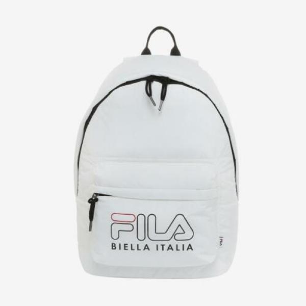 &nbsp;&nbsp; [FILA 20 FW ACE 패딩 시리즈] - 패딩 소재를 사용해 심플하면서 포근한 느낌 연출 - 라운드 오픈 방식의 백팩 - 베이직한 디자인으로 다양한 착장에 매치하기 좋은 아이템 - 앞판 분리 수납 가능 - 가방 전면부에 FILA 스몰 로고로 포인트를 줌 상품명 Ace 패딩 백팩 상품코드 FS3BPC6372X 상품종류 BAG 제품소재 겉감: 폴리에스터 100%, 안감: 폴리에스터 100% 색상 OWH(오프화이트) 사이즈 가로 31, 높이 46, 폭 15.5cm 제조국 중국 제조년월 2020-08-01 제조사 휠라코리아㈜ 세탁방법 및 취급시 주의사항 상세 취급방법 제품라벨 참조 품질보증기준 관련법 및 소비자 분쟁해결기준에 따름 A/S 책임자와 전화번호 휠라코리아(주) 온라인 고객상담실/1577-3472 &nbsp; [백화점 매장 연락처] 휠라 : 휠라코리아㈜ 온라인 고객센터 1577-3472