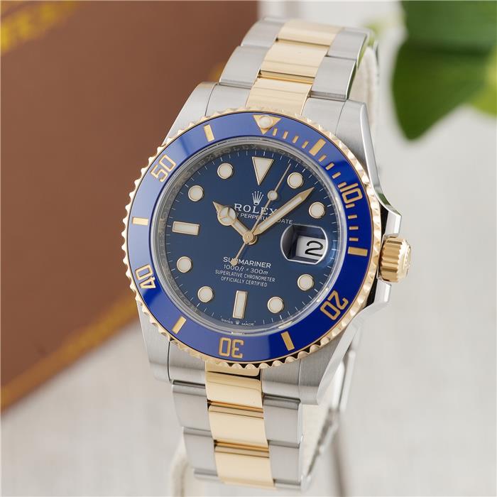 ロレックス サブマリーナーデイト41 126613LB 保証書2023年 付属品完品 ランダムシ...