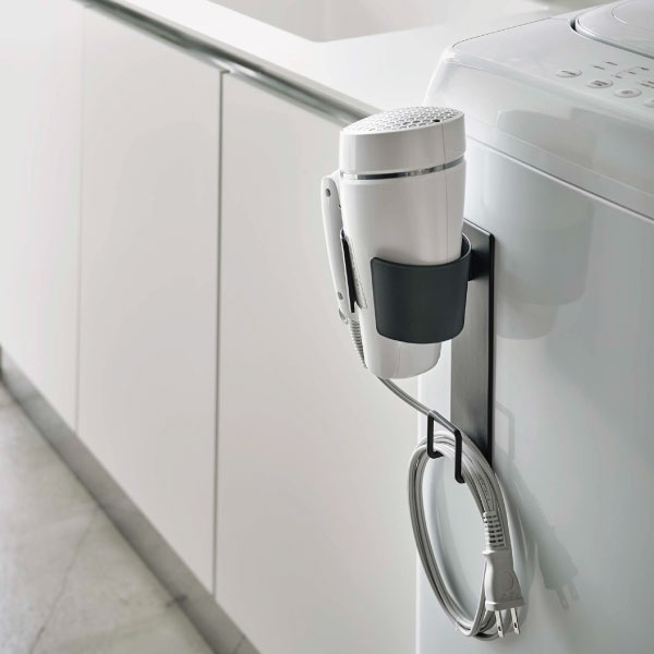 ドライヤーホルダー 壁掛け ドライヤースタンド ドライヤー収納 スリム 省スペース 洗濯機横 洗面所 サニタリー インテリア雑貨 壁面収納雑貨 吊り下げ 磁石 北欧 シンプル ホワイト ブラック 白 黒 yamazaki( 山崎実業 マグネットドライヤーホルダー タワー tower )