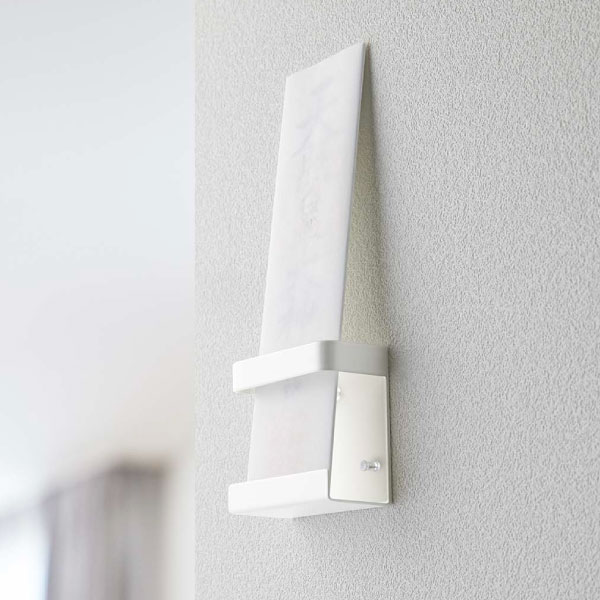 神棚 モダン 壁掛け 穴あけ不要 公式 お札立て タワーシリーズ おしゃれ リビング towerシリーズ 壁面収納雑貨 新商品 収納ホルダー 省スペース 新作 浮かせる yamazaki お札立て ヤマザキ 賃貸住宅 ピンで固定 1枚分( 神札ホルダー シングル タワー 山崎実業 tower )