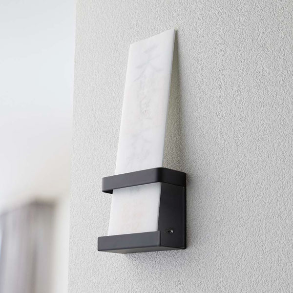 神棚 モダン 壁掛け 穴あけ不要 公式 お札立て タワーシリーズ おしゃれ リビング towerシリーズ 壁面収納雑貨 新商品 収納ホルダー 省スペース 新作 浮かせる yamazaki お札立て ヤマザキ 賃貸住宅 ピンで固定 1枚分( 神札ホルダー シングル タワー 山崎実業 tower )