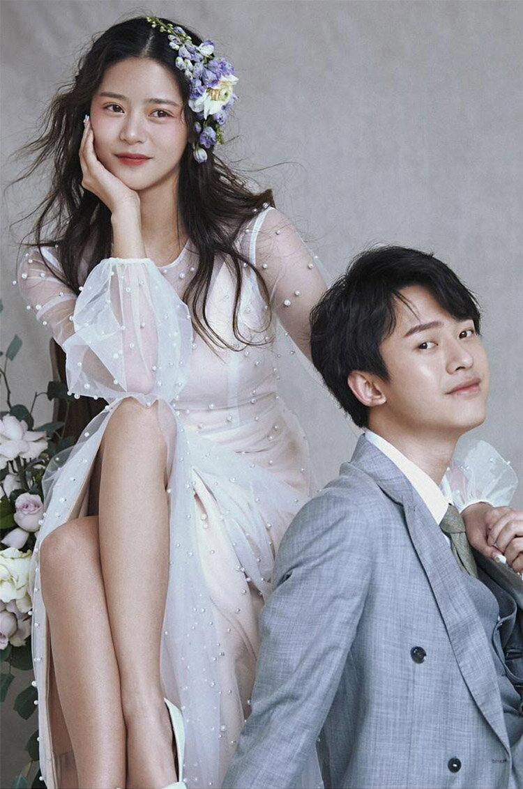 真珠 ウェディングドレス パフスリーブ 森ガール エンパイアドレス 妊婦 マタニティ 花嫁ドレス 床付き ライトドレス ワンピース Vネック ロング丈 白 透け 長袖 チュール 花嫁 結婚式 フォトウェディング 海外挙式 前撮り 二次会 体型カバー 披露宴 SS M L LL 3L 4L 高級感