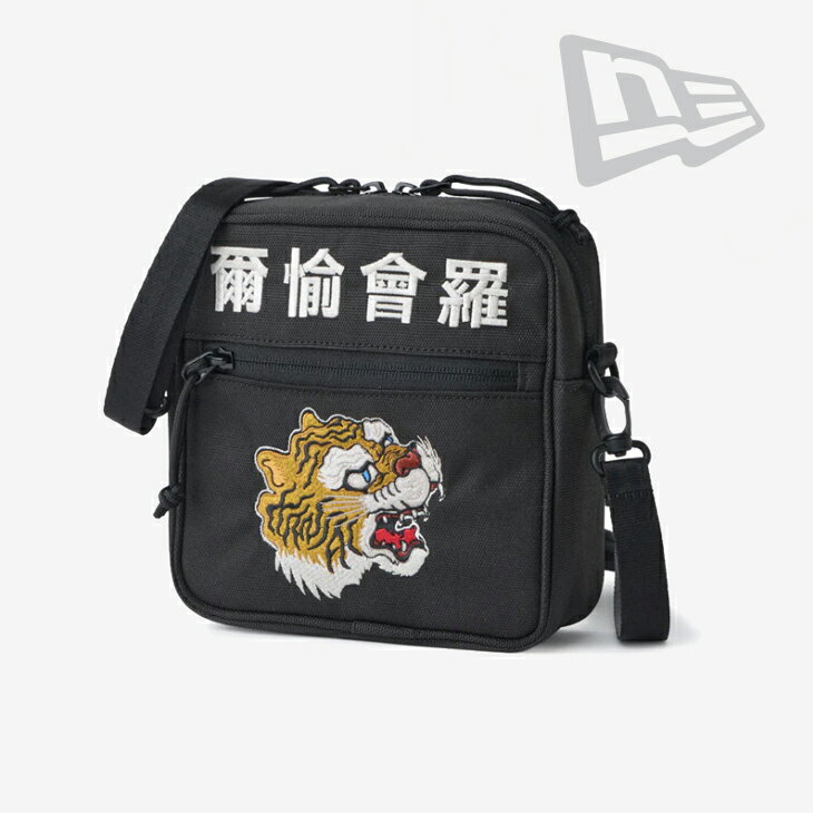 樂天商城 - ・NEW ERA｜xKansai Yamamoto Square Shoulder Pouch Tora/ ニュー エラ/山本寛斎 スクエア ショルダー ポーチ 虎 爾愉會羅 テリー ジョンスン/ブラック #
