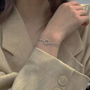 オフィスにもぴったりなチェーンブレスレット アクセサリー チェーン おしゃれ 華やか 繊細 細め フェミニン 上品 軽やか リングモチーフ サークル シンプル ワンポイント 個性 普段使い オフィス お呼ばれ カジュアル デイリー