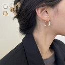 ニュアンスデザインで女性らしいスクエアウェーブデザインピアス きれいめ トレンド おしゃれ フェミニン シルバー カジュアル シンプル 結婚式 フォーマル オフィス 夏 韓国ファッション