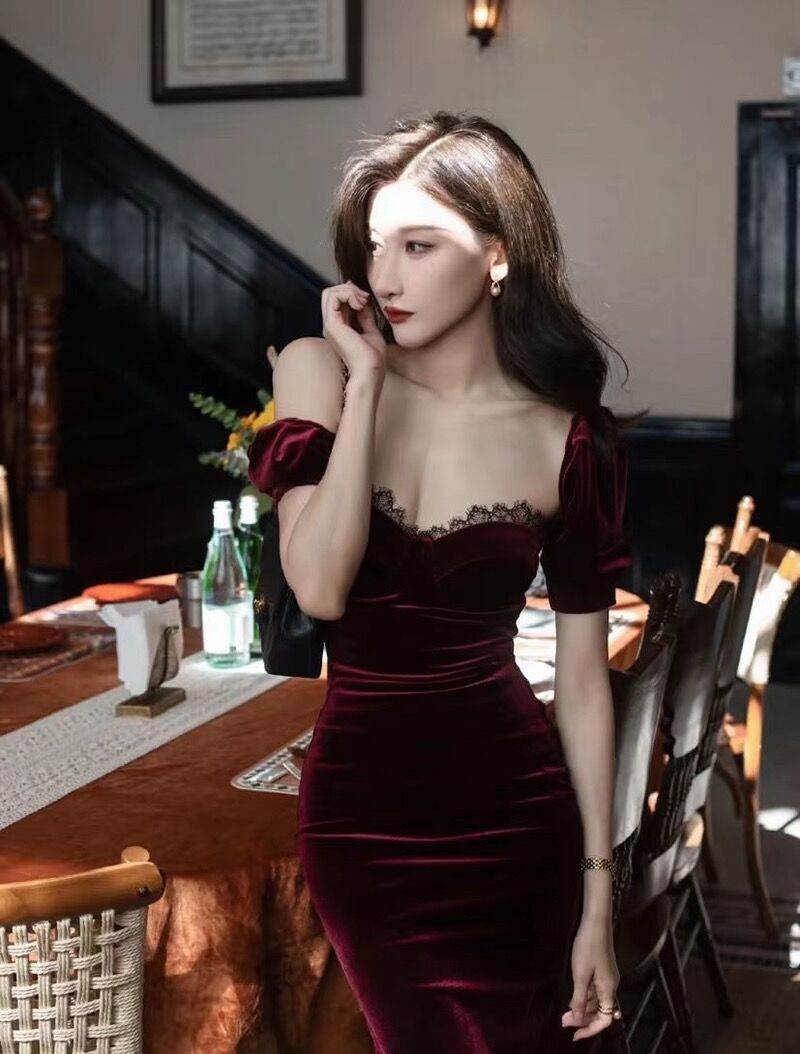 レディース ワンピース ドレス タイトワンピース 膝丈 膝下 ミディアム 半袖 パフスリーブ タイト スリム 細身 背中開き バックコンシャス フェミニン レース バックファスナー かわいい 大人可愛い きれいめ シンプル カジュアル 上品 おしゃれ こなれ感 ガーリー