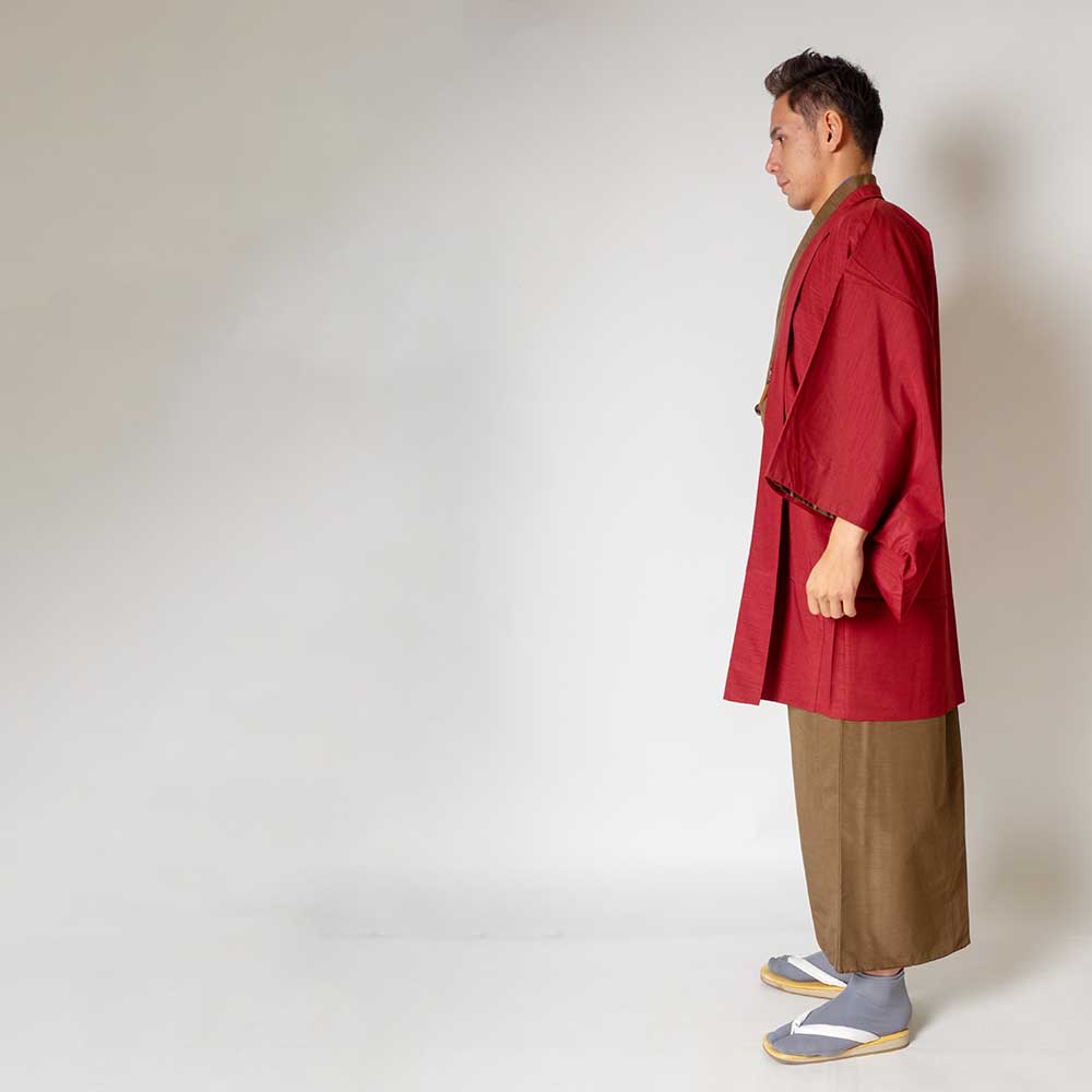 往復送料弊社負担 【レンタル】メンズ着物アンサンブル【対応身長170cm～180cm】【 Lサイズ】フルセットー着物ブラウン×羽織レッド 着流し 羽織 パパ着物 父親 春 秋 冬 着付け簡単 おしゃれ着 カジュアル 貸衣装 レンタル衣裳 七五三 お正月 初詣 旅行 食事会 レン