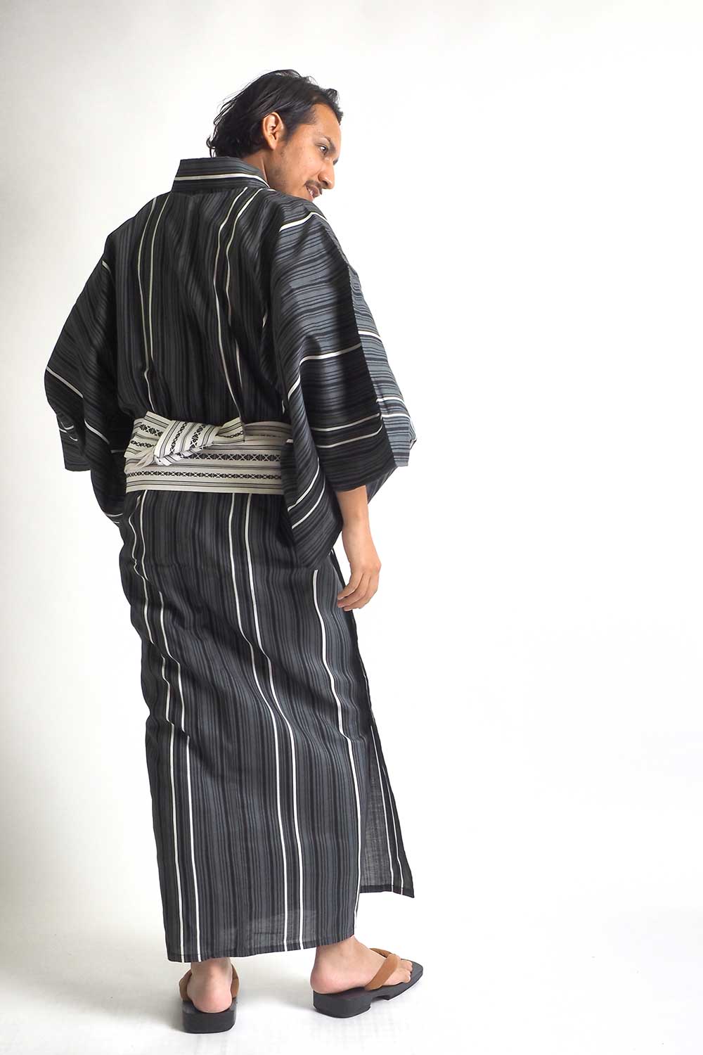 男浴衣セット 浴衣 メンズ浴衣4点セット 日本製高級生地【浴衣+帯+下駄+腰紐】高級ストライプ・ 男性用お仕立て上がり浴衣4点セット ゆかた メンズ 桐 げた 綿 大きいサイズ 角帯 夏物 和服 和装 ブランド おしゃれ 大人 グレー 黒 小物 誕生日プレゼント ギフト モダン