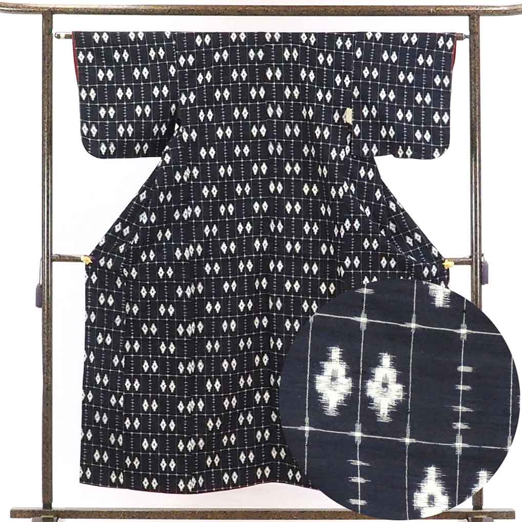 【中古】紬 リサイクル着物 身丈155cm 裄62cm 前幅22.5cm 後幅28cm 袖丈45cm 正絹（シルク） レディース 袷仕立 秋冬春用 紺地 裄Sサイズ 美品 リユース