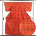 【中古】紬 リサイクル着物 身丈159cm 裄64cm 前幅24cm 後幅28cm 袖丈47cm 正絹(シルク) レディース 袷仕立 格子 秋冬春用 赤地 裄M...