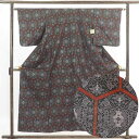 【中古】紬 リサイクル着物 身丈156cm 裄63cm 前幅23cm 後幅30cm 袖丈49cm 正絹(シルク) レディース 袷仕立 秋冬春用 黒地 裄Mサイズ...