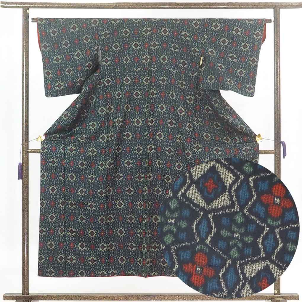 【SS10％OFF】【中古】紬 リサイクル着物 身丈152cm 裄64cm 前幅24.5cm 後幅28cm 袖丈47cm 正絹（シルク） レディース 袷仕立 秋冬春用 黒地 裄Mサイズ 美品 リユース