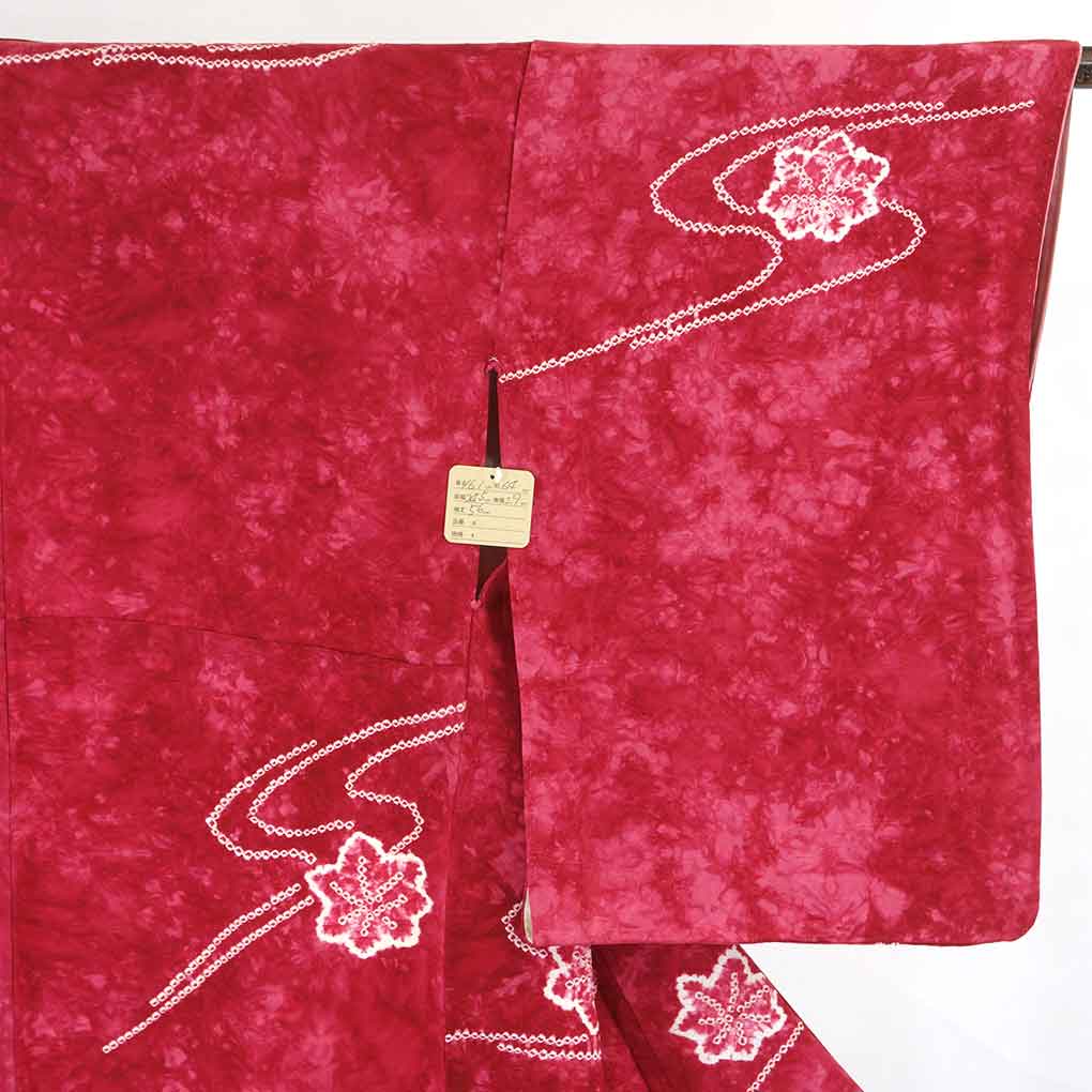 【中古】小紋 リサイクル着物 身丈161cm 裄64cm 前幅24.5cm 後幅29cm 袖丈56cm 正絹（シルク） レディース 袷仕立 秋冬春用 赤地 裄Mサイズ 美品 リユース