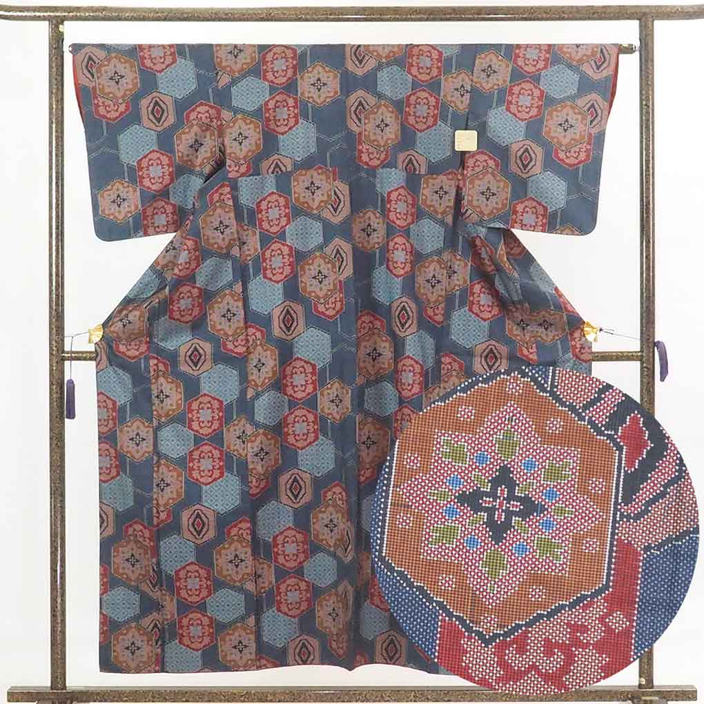 【中古】紬 リサイクル着物 身丈156cm 裄64cm 前幅23cm 後幅29.5cm 袖丈49cm 正絹（シルク） レディース 袷仕立 秋冬春用 紺地 裄Mサイズ 美品 リユース