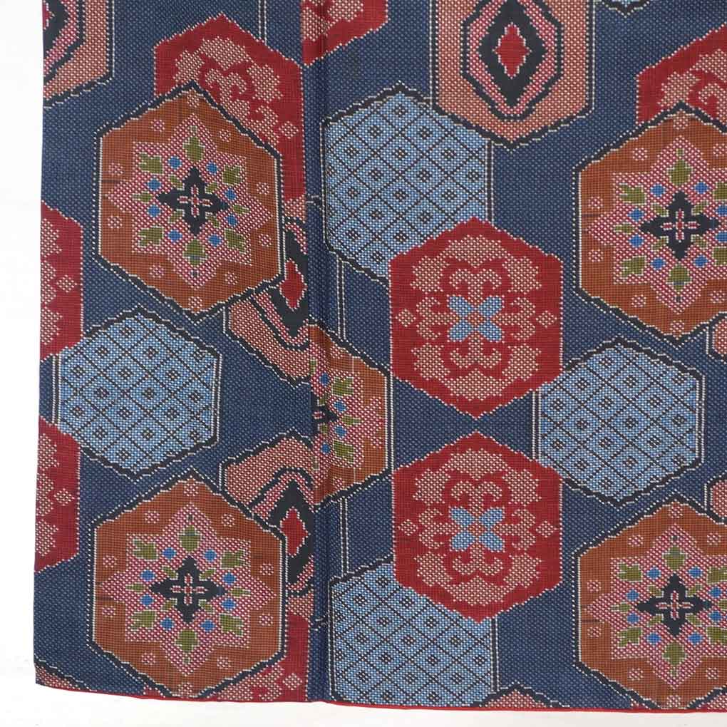 【中古】紬 リサイクル着物 身丈156cm 裄64cm 前幅23cm 後幅29.5cm 袖丈49cm 正絹（シルク） レディース 袷仕立 秋冬春用 紺地 裄Mサイズ 美品 リユース