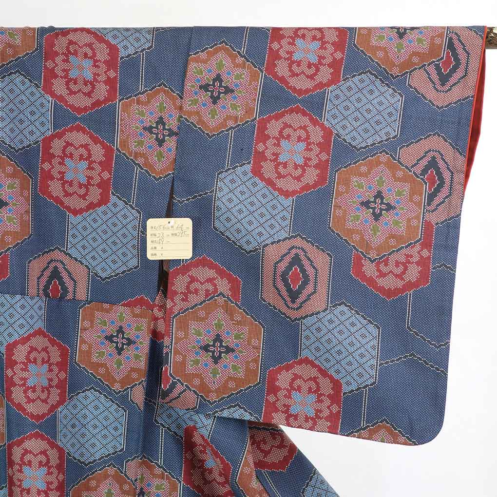 【中古】紬 リサイクル着物 身丈156cm 裄64cm 前幅23cm 後幅29.5cm 袖丈49cm 正絹（シルク） レディース 袷仕立 秋冬春用 紺地 裄Mサイズ 美品 リユース