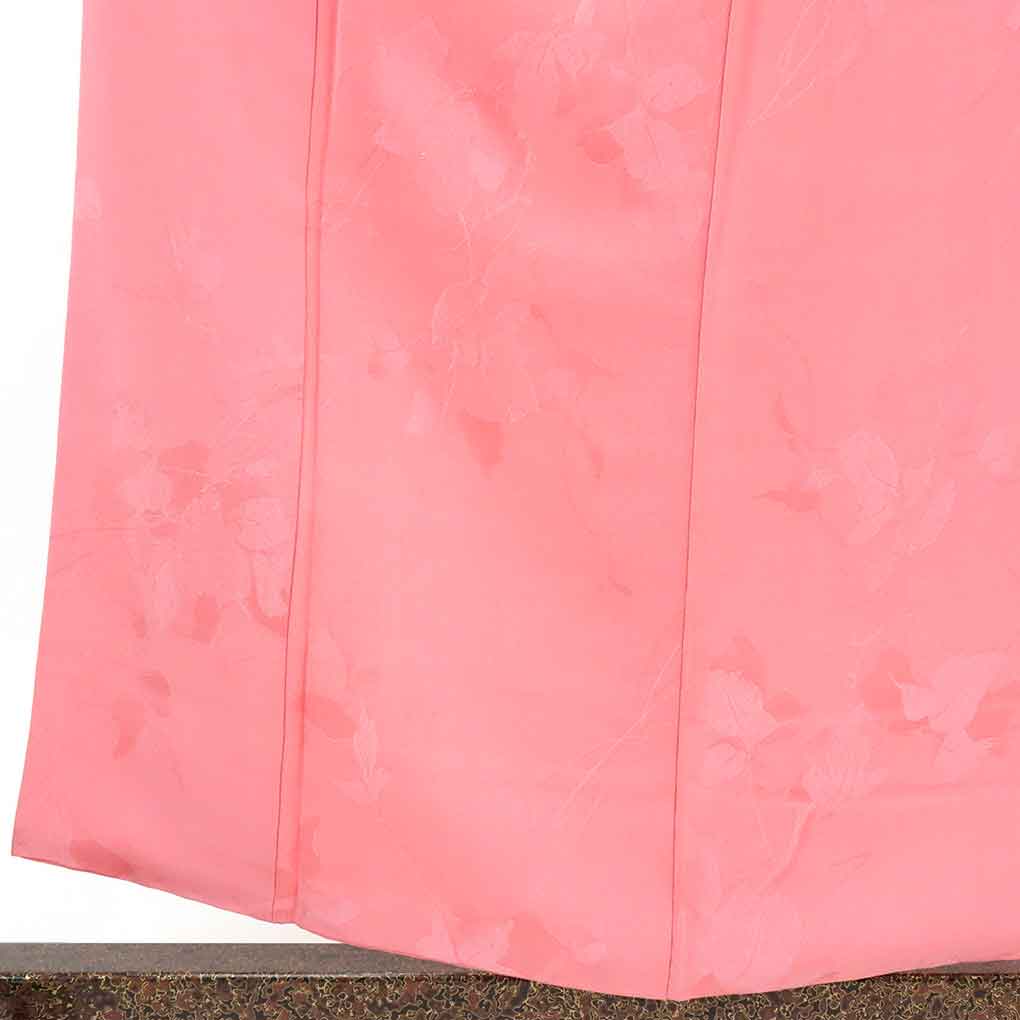 【中古】色無地 リサイクル着物 身丈159cm 裄64cm 前幅22.5cm 後幅30cm 袖丈55cm 正絹（シルク） レディース 袷仕立 無地 秋冬春用 ピンク地 裄Mサイズ 美品 リユース