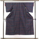【中古】紬 リサイクル着物 身丈150cm 裄64cm 前幅22cm 後幅29cm 袖丈49cm 正絹(シルク) レディース 袷仕立 秋冬春用 紺地 裄Mサイズ...