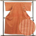【中古】紬 リサイクル着物 身丈157cm 裄63cm 前幅25cm 後幅28cm 袖丈45cm 正絹(シルク) レディース 袷仕立 縞 秋冬春用 オレンジ地 ...