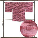 【中古】コート リサイクル着物 コート丈84cm 裄丈64cm 袖丈45cm 袖幅33cm レディース 袷 連続模様 裄Mサイズ 秋冬春用 正絹(シルク)ピンク...