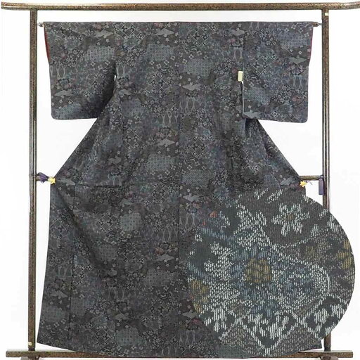 【中古】紬 リサイクル着物 身丈163cm 裄64cm 前幅23cm 後幅30cm 袖丈50cm 正絹(シルク) レディース 袷仕立 秋冬春用 黒地 裄Mサイズ 美品 リユース 【中古】紬 リサイクル着物 身丈163cm 裄64cm 前幅23cm 後幅30cm 袖丈50cm 正絹(シルク) レディース 袷仕立 秋冬春用 黒地 裄Mサイズ 美品 リユース
