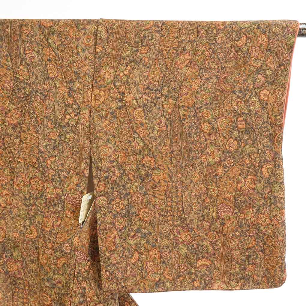 【中古】小紋 リサイクル着物 身丈160cm 裄65cm 前幅24cm 後幅29.5cm 袖丈47cm 正絹（シルク） レディース 袷仕立 秋冬春用 茶色 裄Mサイズ 美品 リユース