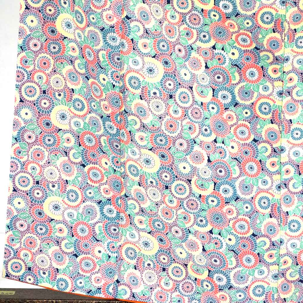 【中古】小紋 リサイクル着物 身丈161cm 裄66cm 前幅22.5cm 後幅28cm 袖丈55cm 正絹（シルク） レディース 袷仕立 秋冬春用 紺地 裄Mサイズ 美品 リユース