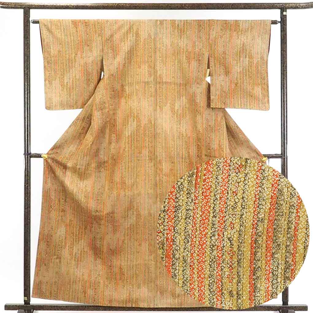 【中古】小紋 リサイクル着物 身丈161cm 裄63cm 前幅23cm 後幅28cm 袖丈51cm 正絹(シルク) レディース 袷仕立 縞 秋冬春用 茶色 裄Mサイズ 未使用品 リユース