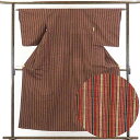 【中古】紬 リサイクル着物 身丈153cm 裄63cm 前幅23cm 後幅29.5cm 袖丈49cm 正絹(シルク) レディース 袷仕立 縞 秋冬春用 赤地 裄...