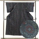 【中古】紬 リサイクル着物 身丈152cm 裄62cm 前幅22cm 後幅28cm 袖丈49cm 正絹(シルク) レディース 袷仕立 秋冬春用 黒地 裄Sサイズ...