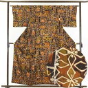 【中古】小紋 リサイクル着物 身丈159cm 裄62cm 前幅22.5cm 後幅28cm 袖丈44.5cm 正絹(シルク) レディース 袷仕立 秋冬春用 茶色 ...