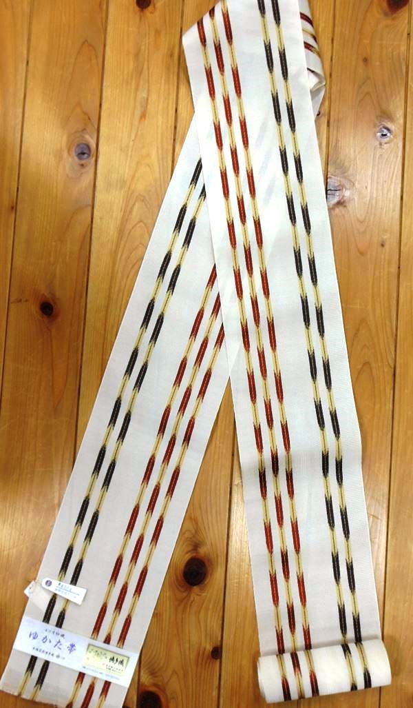 森博多織株式会社謹製　婦人ゆかた帯淡い黄色地に矢絣が織り込まれた　勢いのあるゆかた帯ですね。yuka..